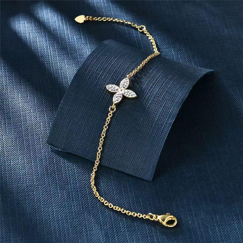 14 The new version of the new model is small, four grass, and hand, which is popular.