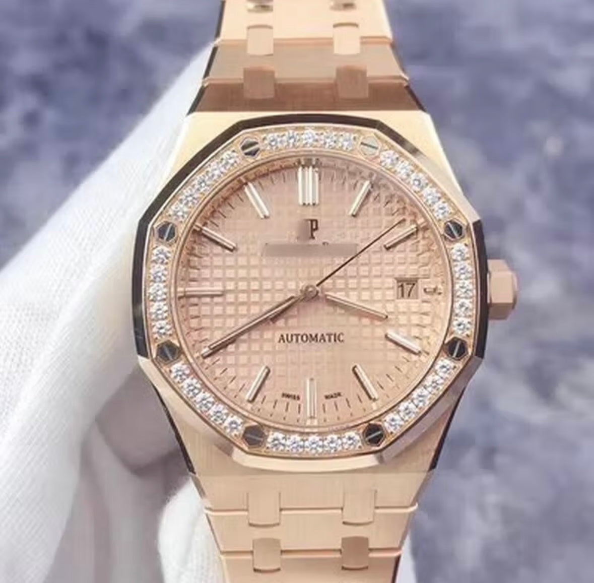 2.Vacheron Constantin Swiss watch, Overseas series mechanical ladies' watch 4605V-200R-B968, Mid-Autumn Festival gift.