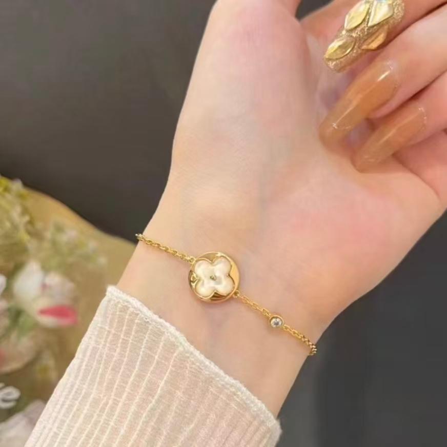15 New small flower Luxury hand ins Small Still elegant