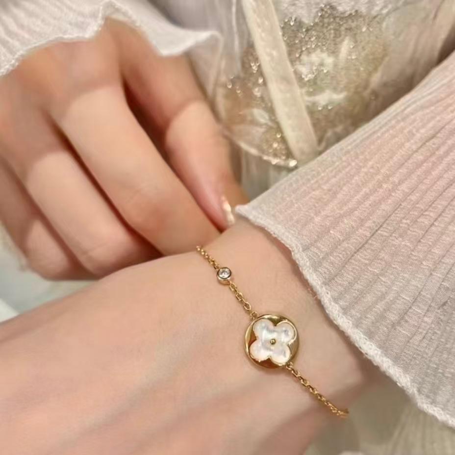 15 New small flower Luxury hand ins Small Still elegant