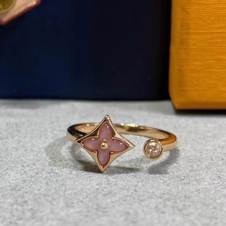 01uxury mother small fragrance four grass mouth ring female French antique ins non-fading finger