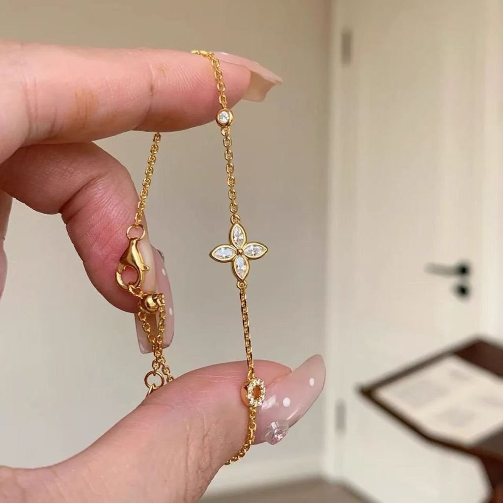 14 The new version of the new model is small, four grass, and hand, which is popular.