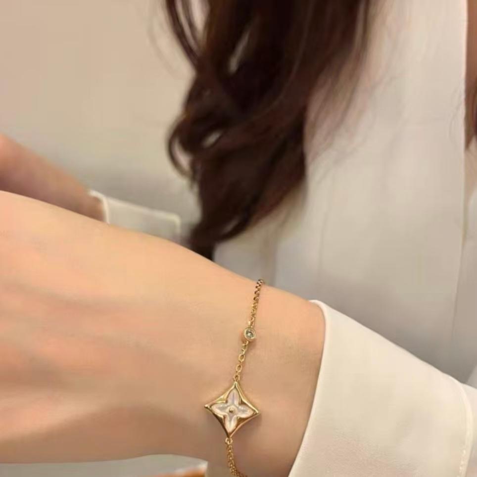 13 18K rose gold hand + women's Russian 585 gold + still trendy + new product with female head.